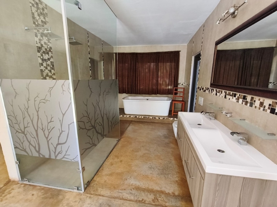 5 Bedroom Property for Sale in Mooinooi North West